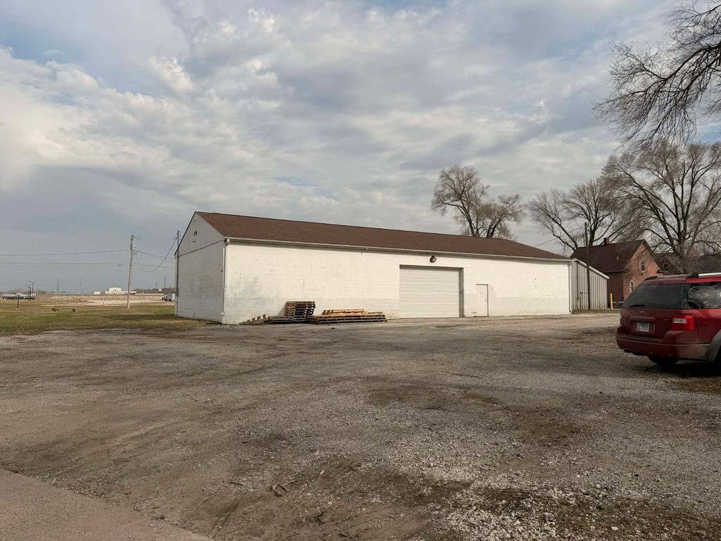 5300 River Drive, Moline, IL 61265