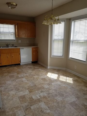 102 Josephines Ct, Oak Grove, KY 42262