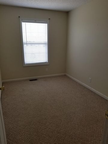 102 Josephines Ct, Oak Grove, KY 42262