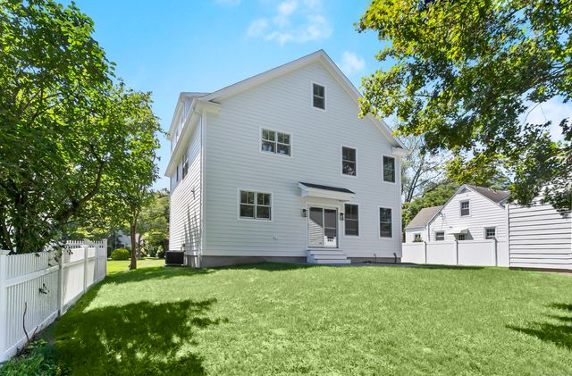 68 Figlar Avenue, Fairfield, CT 06824