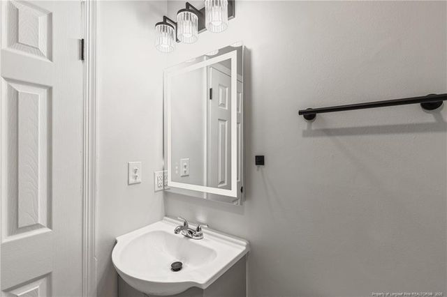 619 Bessemer Circle, Fayetteville, NC 28301