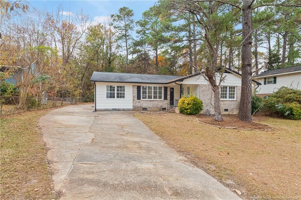 619 Bessemer Circle, Fayetteville, NC 28301