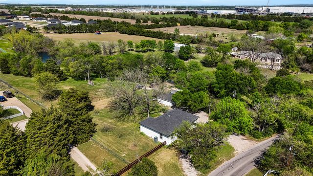1560 Stainback Road, Red Oak, TX 75154