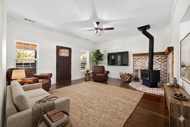 1560 Stainback Road, Red Oak, TX 75154