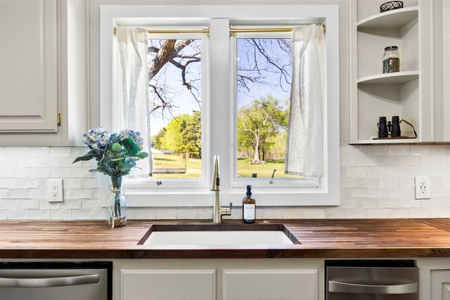 1560 Stainback Road, Red Oak, TX 75154