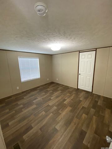 846 Inglewood Dr, Canyon Lake, TX 78133