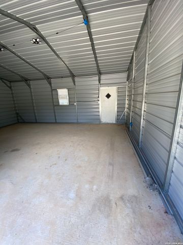 846 Inglewood Dr, Canyon Lake, TX 78133