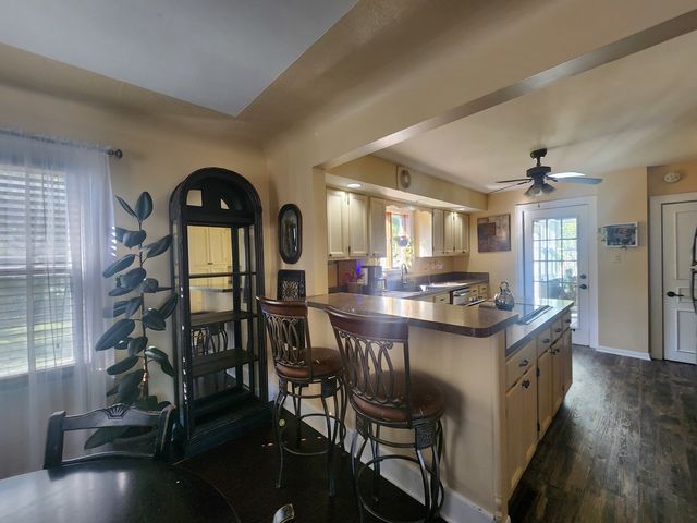 18028 Burnham Avenue, Lansing, IL 60438
