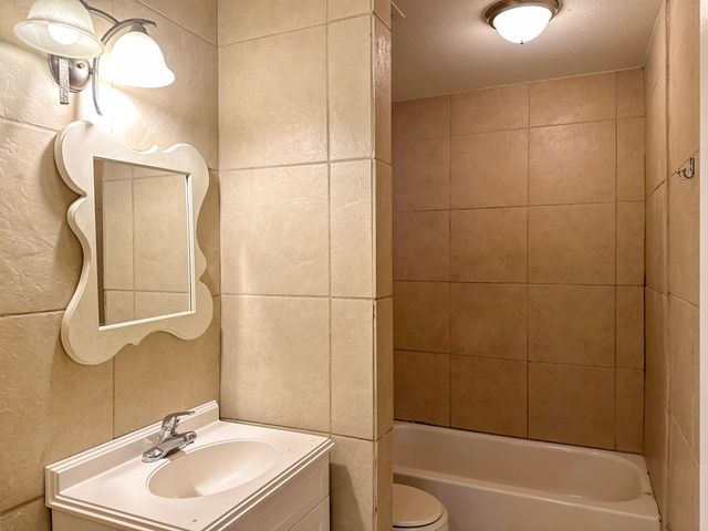 701 Tanglewood Drive, Hurst, TX 76053