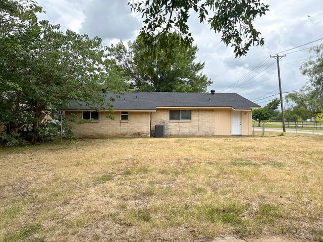 701 Tanglewood Drive, Hurst, TX 76053