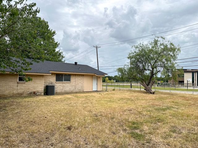 701 Tanglewood Drive, Hurst, TX 76053