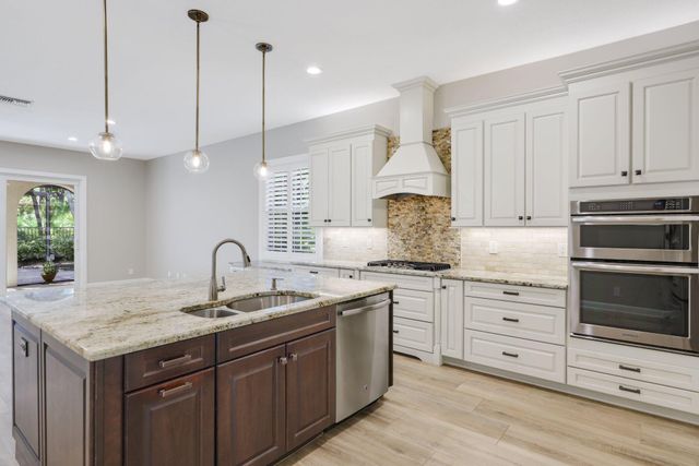 932 Mill Creek Drive, Palm Beach Gardens, FL 33410