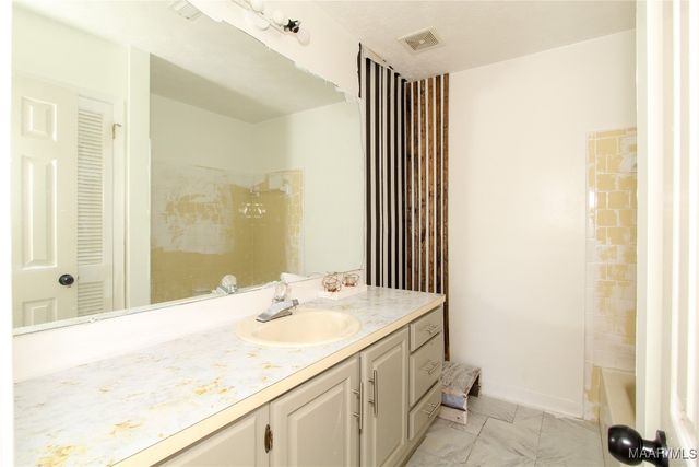 2033 HAZEL HEDGE Lane, Montgomery, AL 36106