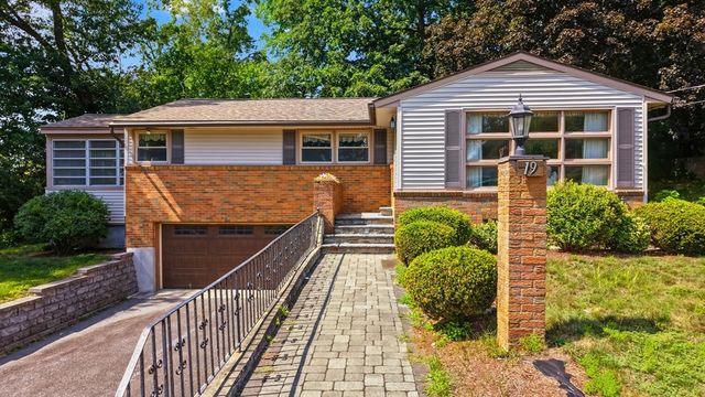 19 Daley Ave, Methuen, MA 01844