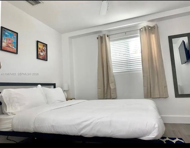 821 SW 2nd St 6, Miami, FL 33130