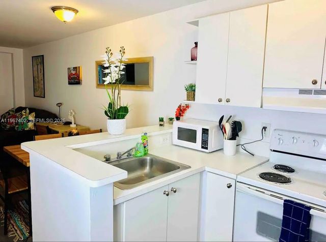 821 SW 2nd St 6, Miami, FL 33130