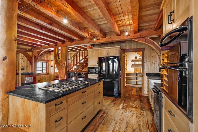 2222 Hidden Valley RD, Sandpoint, ID 83864