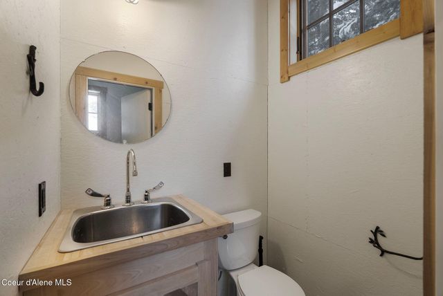 2222 Hidden Valley RD, Sandpoint, ID 83864