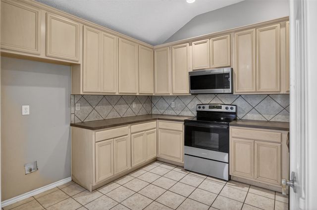 1105 Hidden Glade Drive, Mansfield, TX 76063