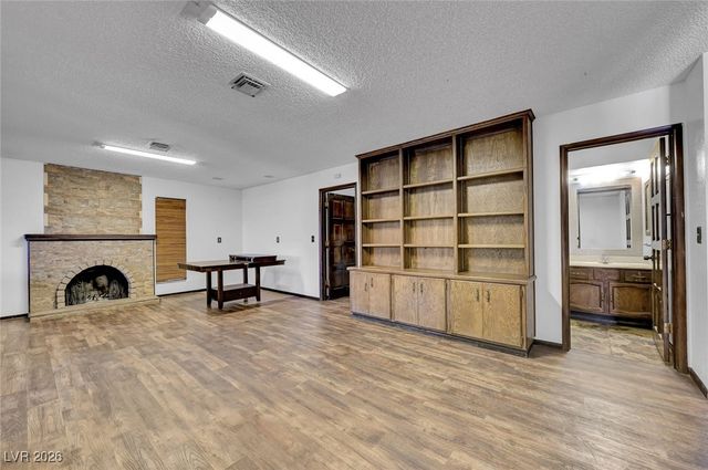 6975 Obannon Drive, Las Vegas, NV 89117