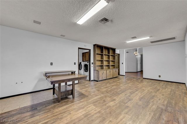 6975 Obannon Drive, Las Vegas, NV 89117