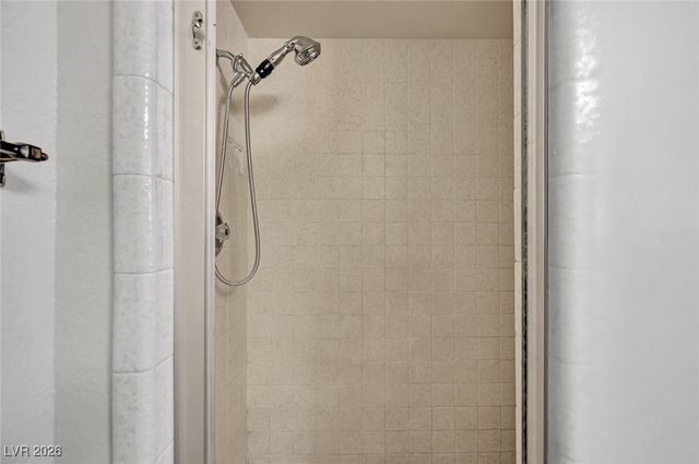 6975 Obannon Drive, Las Vegas, NV 89117