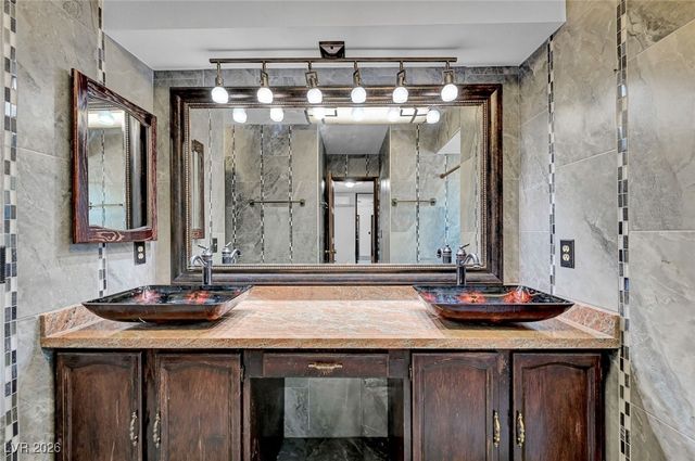 6975 Obannon Drive, Las Vegas, NV 89117