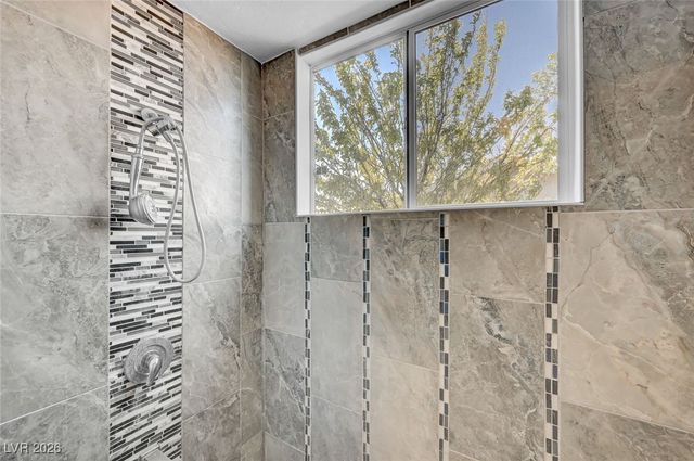 6975 Obannon Drive, Las Vegas, NV 89117