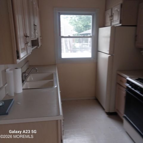 14 Stoneybrook Drive, Old Bridge, NJ 08857