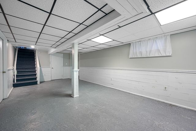 8 Claffey Ave, Worcester, MA 01606