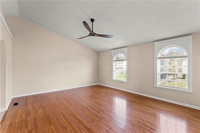 118 Commodore Dr, North Fayette, PA 15057