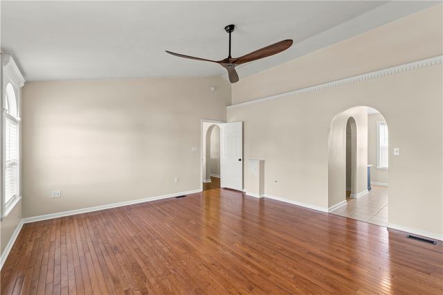 118 Commodore Dr, North Fayette, PA 15057