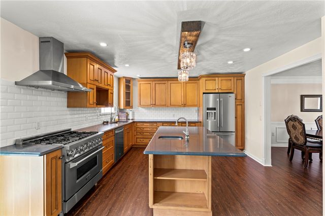 118 Commodore Dr, North Fayette, PA 15057