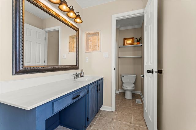 118 Commodore Dr, North Fayette, PA 15057