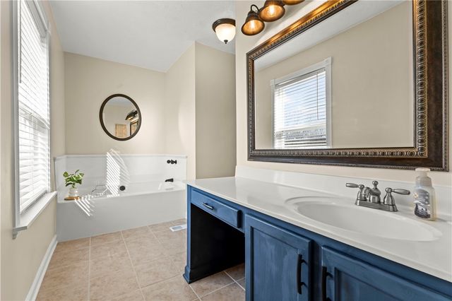 118 Commodore Dr, North Fayette, PA 15057