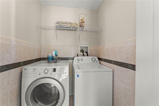 118 Commodore Dr, North Fayette, PA 15057