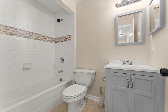 118 Commodore Dr, North Fayette, PA 15057