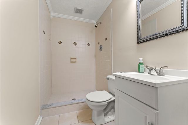 118 Commodore Dr, North Fayette, PA 15057