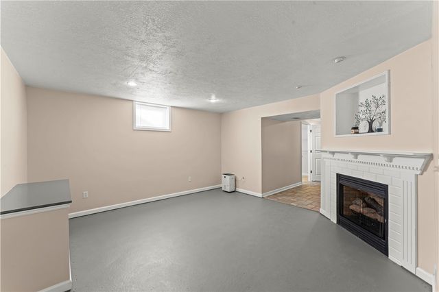 118 Commodore Dr, North Fayette, PA 15057