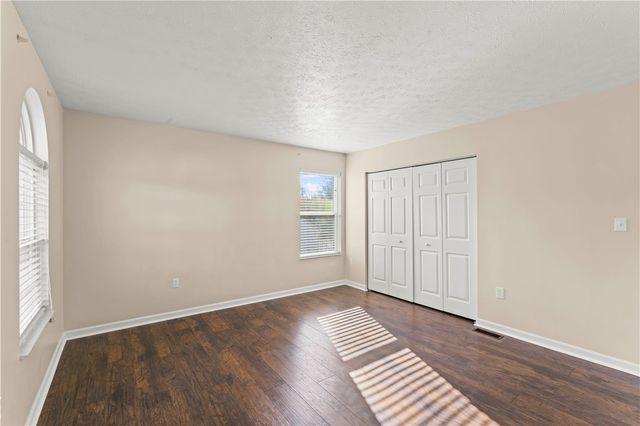 118 Commodore Dr, North Fayette, PA 15057