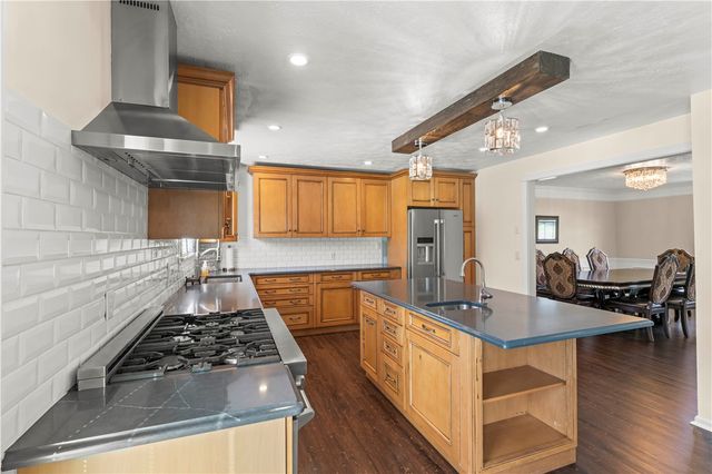 118 Commodore Dr, North Fayette, PA 15057