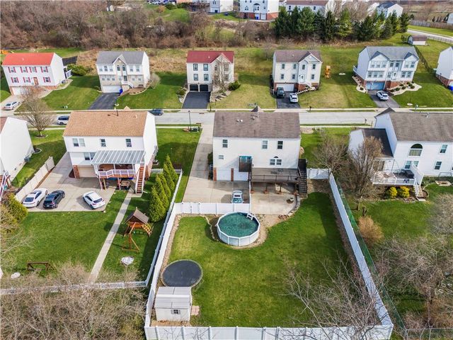 118 Commodore Dr, North Fayette, PA 15057