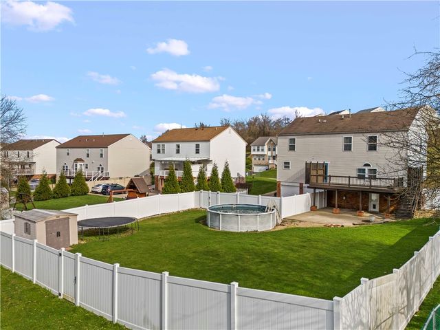 118 Commodore Dr, North Fayette, PA 15057