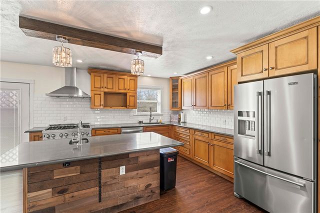 118 Commodore Dr, North Fayette, PA 15057