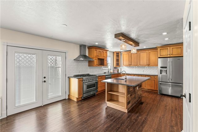 118 Commodore Dr, North Fayette, PA 15057