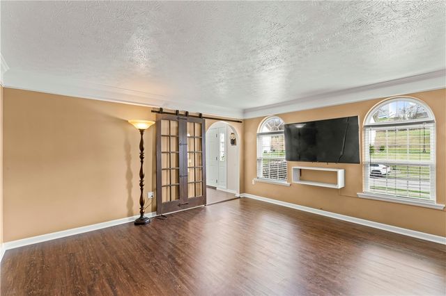 118 Commodore Dr, North Fayette, PA 15057