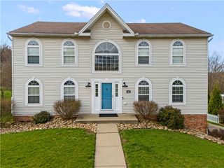 118 Commodore Dr, North Fayette, PA 15057