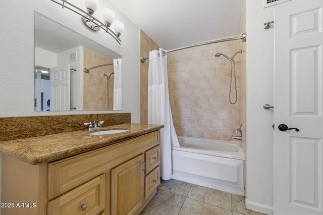 5005 E SHOMI Street, Phoenix, AZ 85044