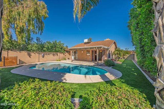 5005 E SHOMI Street, Phoenix, AZ 85044