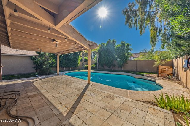 5005 E SHOMI Street, Phoenix, AZ 85044